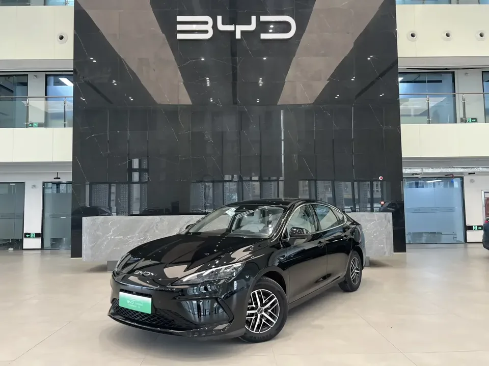 BYD Seal 05DM Seal 05DM 2025 DM-i 120KM flagship version 2025 — photo 1, buy with delivery to Moscow