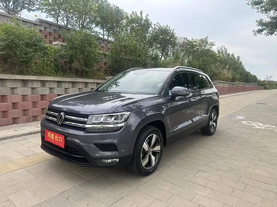 Volkswagen Tharu tuyue 2022 280TSI 2WD Deluxe Edition 2023 — photo 1, buy with delivery to Moscow