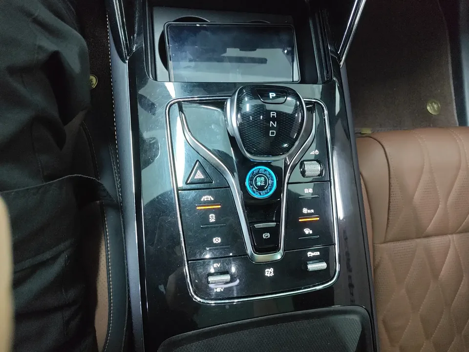 BYD Tang DM Tang DM 2021 DM-i 1.5T 112KM Premium 2022 — миниатюра 4