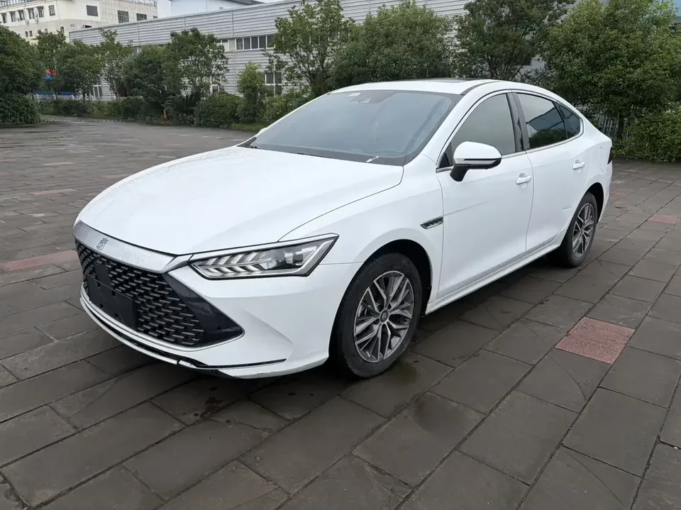 BYD Qin PLUS DM Qin PLUS DM 2024 Honor Edition DM-i 120KM Excellence 2024 — photo 1, buy with delivery to Moscow