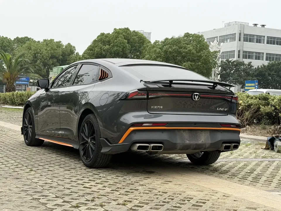 Changan UNI-V Changan UNI-V 2025 1.5T 500Bar Premium Sports 2025 — thumbnail 4