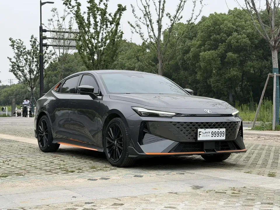 Changan UNI-V Changan UNI-V 2025 1.5T 500Bar Premium Sports 2025 — photo 1, buy with delivery to Moscow