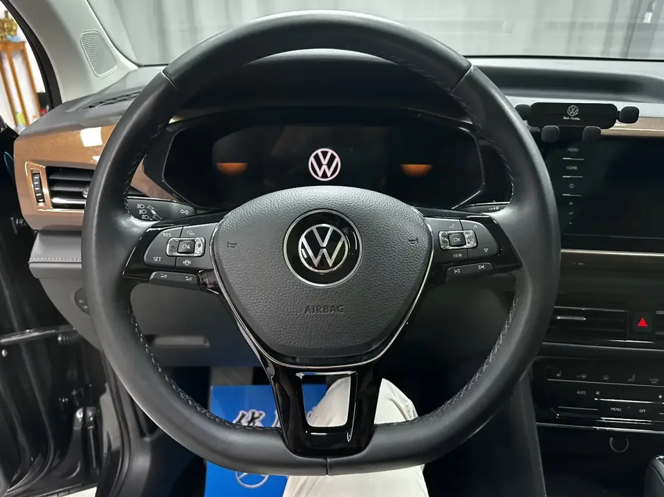 Volkswagen Tharu tuyue 2022 280TSI 2WD Deluxe Edition 2022 — thumbnail 4