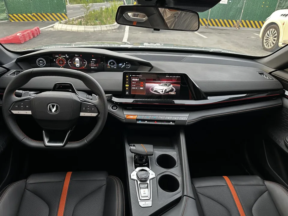 Changan UNI-V Changan UNI-V 2024 1.5T Premium 2025 — thumbnail 5