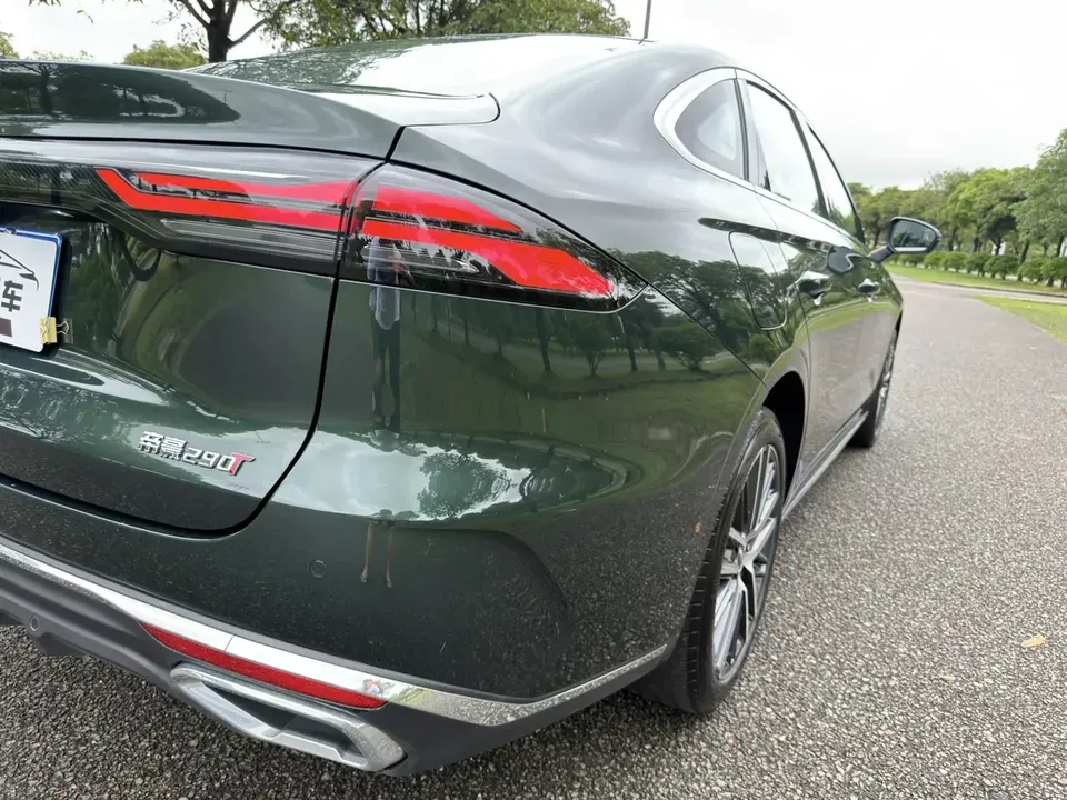 Geely Emgrand emgrand 2026 5th Generation 1.5T DCT Flagship Model 2025 — thumbnail 3