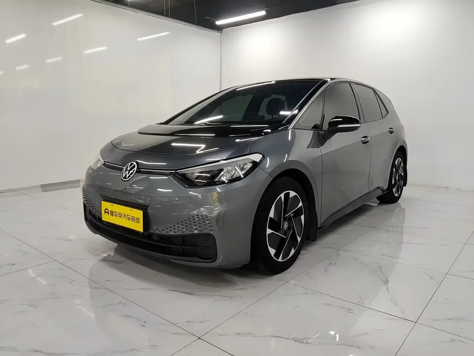 Volkswagen ID.3 Volkswagen ID.3 2024 Outstanding Edition 2024 — photo 1, buy with delivery to Moscow