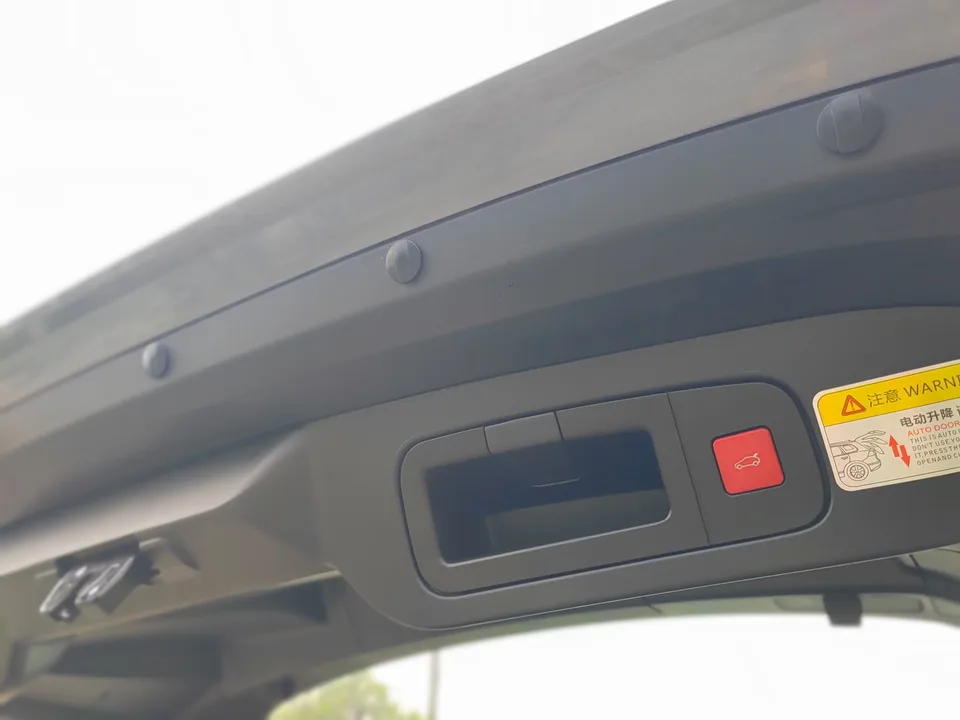 Citroen Versailles C5 X Versailles C5 X 2022 1.6T Extraordinary Tiger Year Opening Edition 2023 — thumbnail 4