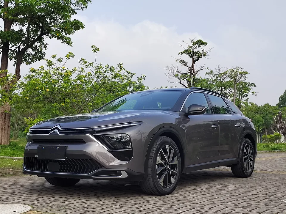 Citroen Versailles C5 X Versailles C5 X 2022 1.6T Extraordinary Tiger Year Opening Edition 2023 — photo 1, buy with delivery to Moscow