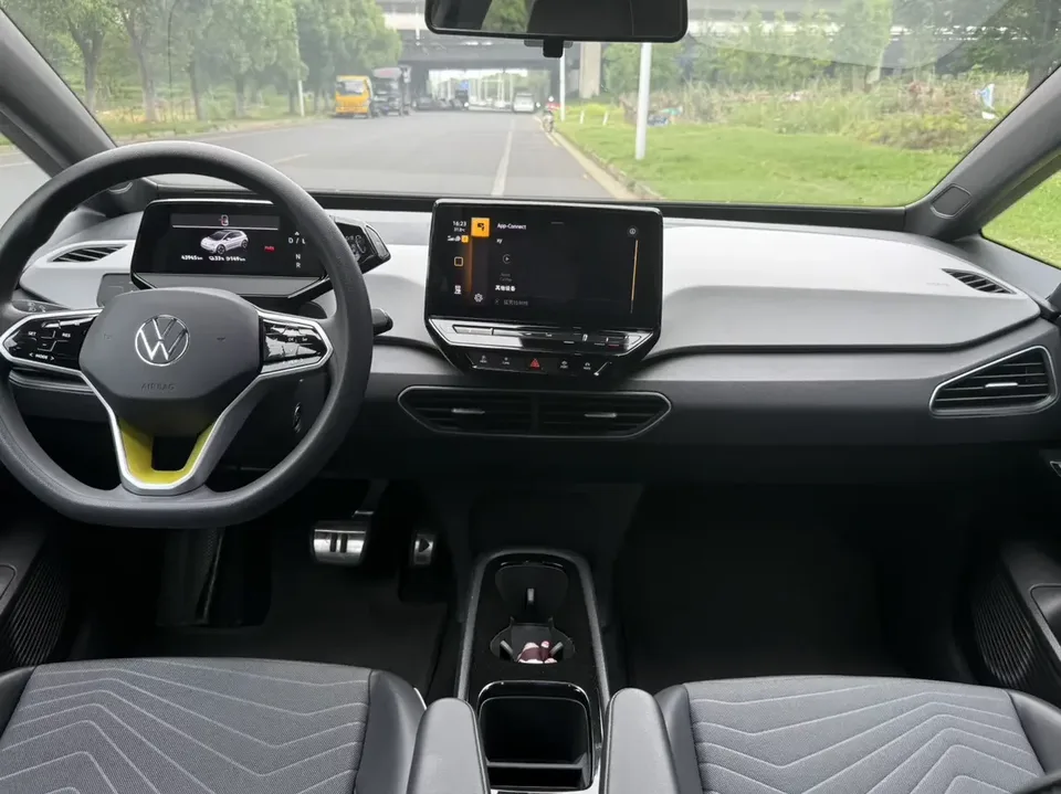 Volkswagen ID.3 Volkswagen ID.3 2023 Upgraded Pure Smart Edition 2023 — thumbnail 3