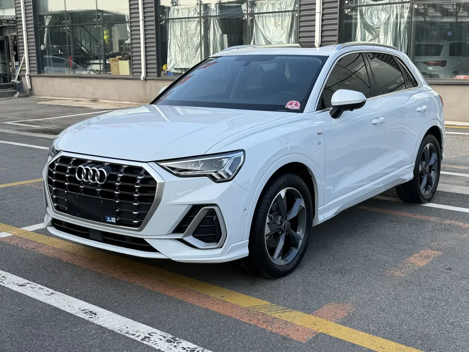 Audi Q3 Audi Q3 2022 35 TFSI Stylish Dynamic 2022 — photo 1, buy with delivery to Moscow