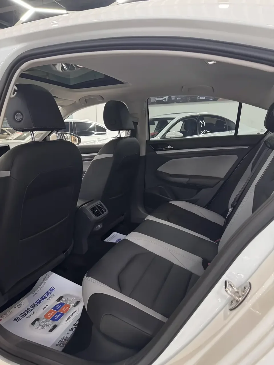 Volkswagen Bora Bora 2024 300TSI DSG Premium Edition 2024 — thumbnail 3