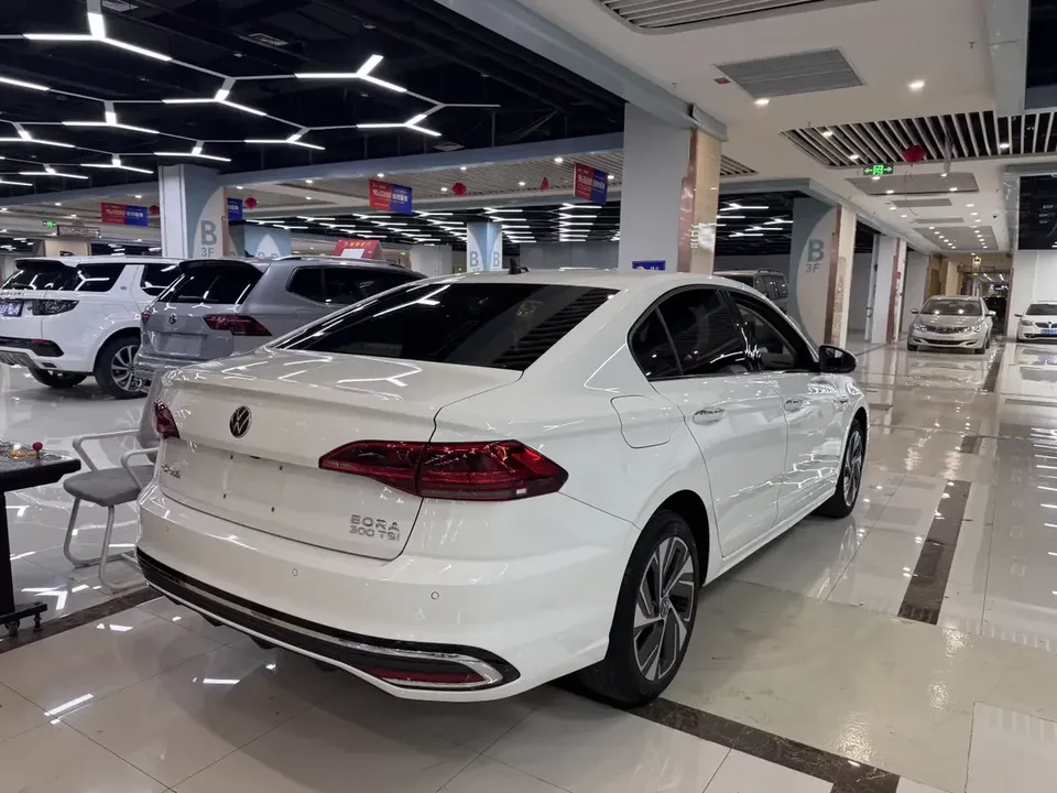 Volkswagen Bora Bora 2024 300TSI DSG Premium Edition 2024 — thumbnail 4