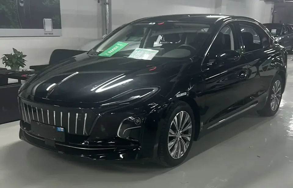 Hongqi E-QM5 Hongqi E-QM5 2024 610KM PLUS version 100kW 2024 — photo 1, buy with delivery to Moscow