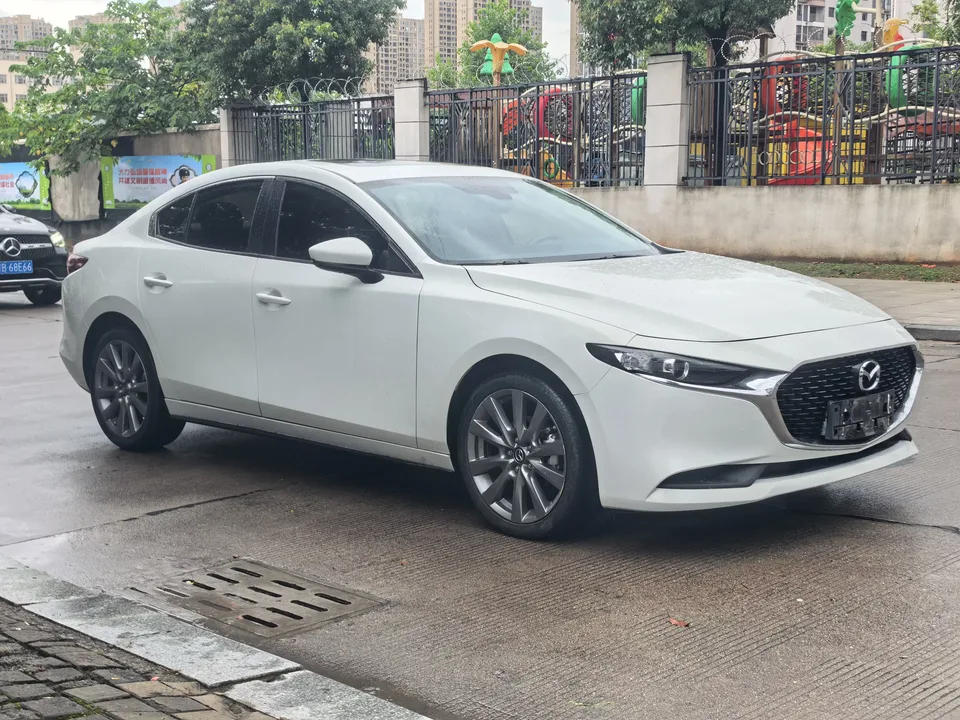 Mazda Axela Mazda3 Angkesela 2021 2.0L Automatic Quality Edition 2022 — thumbnail 3