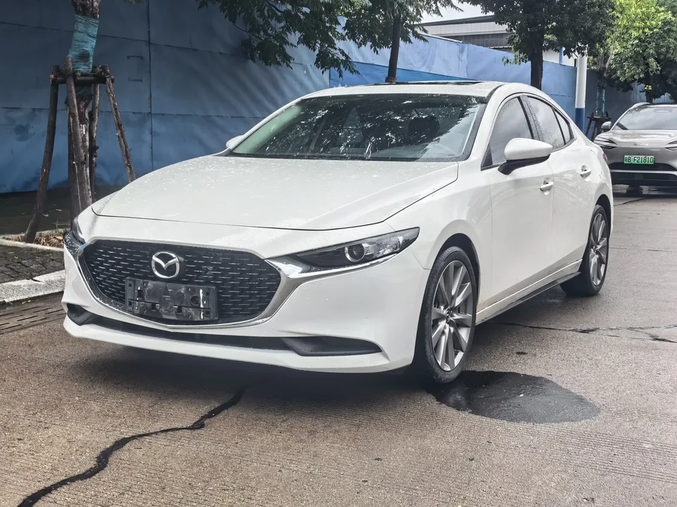 Mazda Axela Mazda3 Angkesela 2021 2.0L Automatic Quality Edition 2022 — photo 1, buy with delivery to Moscow