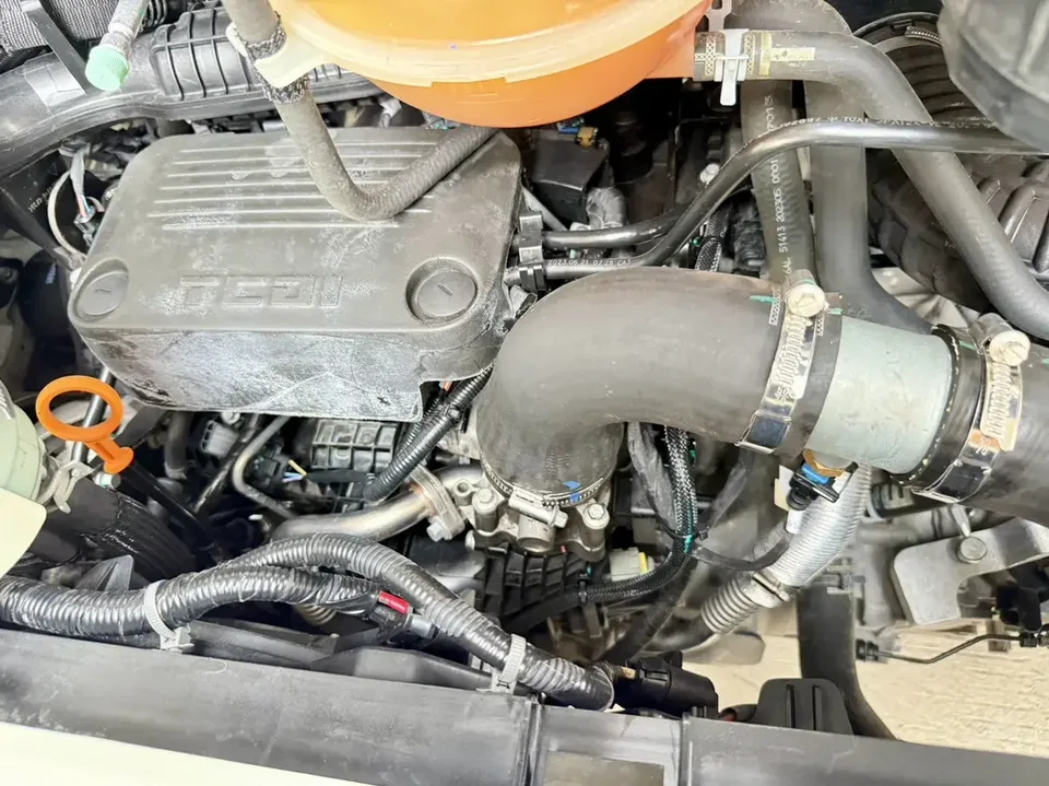 Datong Xintu V80 Xintu V80 2023 2.0T Manual Classic Aoyuntong Long Axis Ultra Low Top 6-9 Seaters 2023 — миниатюра 3