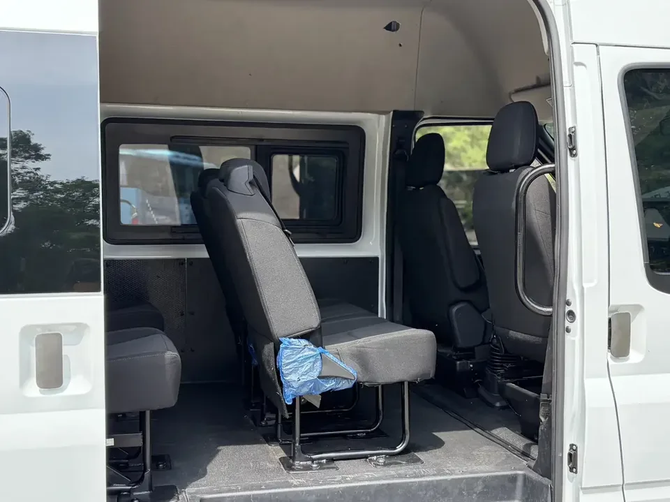 Jiangling Fushun Fushun 2023 2.0T manual diesel mid-axle mid-top commercial multi-purpose passenger car 6 seats 2023 — thumbnail 4