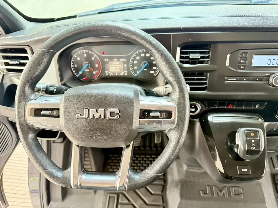 Jiangling Fushun Fushun 2023 2.0T automatic diesel short-axle mid-high roof commercial multi-purpose passenger car 6 seats 2024 — thumbnail 5