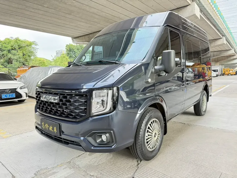 Jiangling Fushun Fushun 2023 2.0T automatic diesel short-axle mid-high roof commercial multi-purpose passenger car 6 seats 2024 — photo 1, buy with delivery to Moscow
