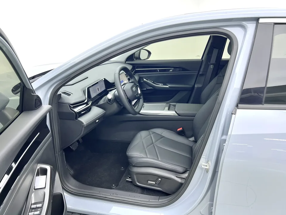 Geely Galaxy L6 Galaxy L6 2024 Longteng version 1.5T DHT 125km PLUS 2024 — thumbnail 5
