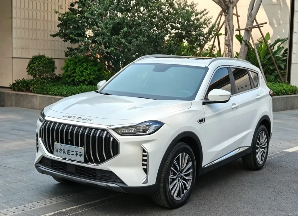 Jetour Jietu X70 PLUS Jietu X70 PLUS 2023 1.5T DCT Brave PLUS 5-seater 2024 — photo 1, buy with delivery to Moscow