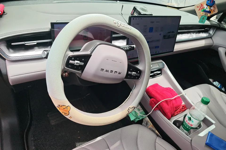 Roewe M7 DMH Roewe M7 DMH 2025 160km Premium Edition 2025 — thumbnail 4