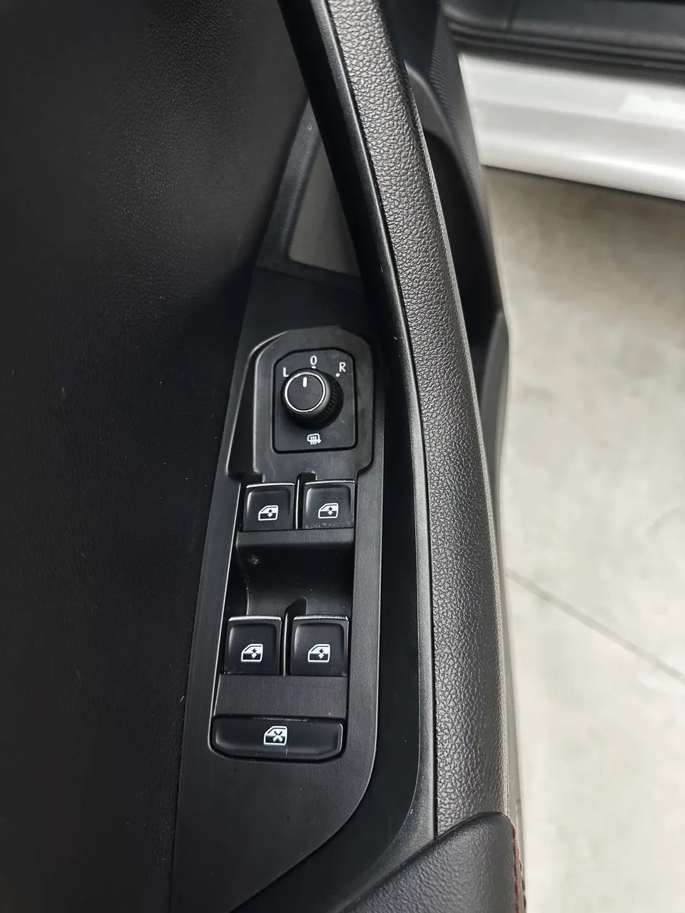 Skoda Karoq Korok 2024 TSI280 Premium Edition 2023 — thumbnail 3