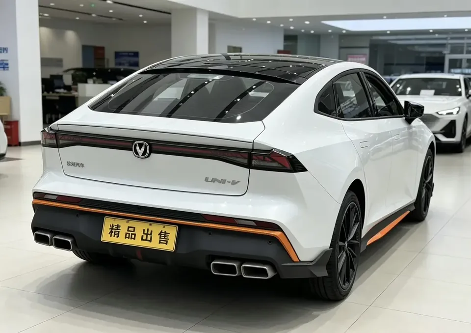 Changan UNI-V Changan UNI-V 2025 Third Generation 1.5T 500Bar Premium 2024 — thumbnail 2