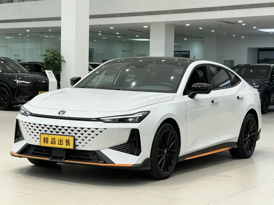 Changan UNI-V Changan UNI-V 2025 Third Generation 1.5T 500Bar Premium 2024 — photo 1, buy with delivery to Moscow