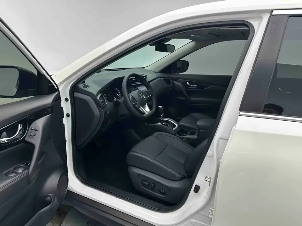 Nissan X-Trail Qijun 2022 2.0L 2WD Smart Connection Comfort Edition 2023 — thumbnail 5