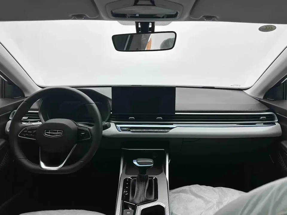 Geely Emgrand emgrand 2022 4th generation 1.5L CVT flagship model 2023 — thumbnail 4