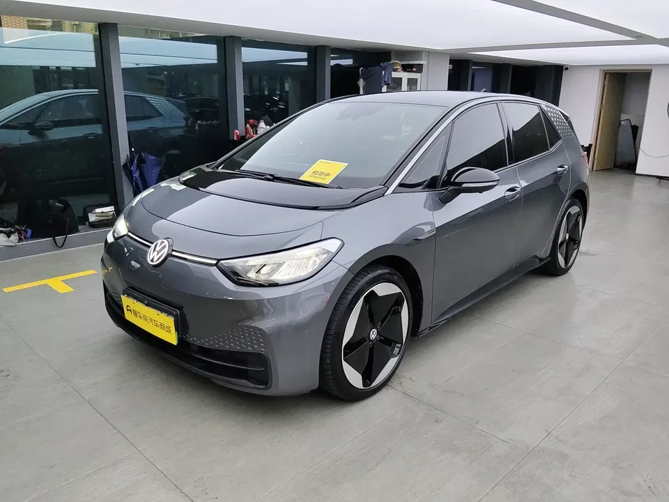 Volkswagen ID.3 Volkswagen ID.3 2023 Upgraded Pure Smart Edition 2023 — photo 1, buy with delivery to Moscow