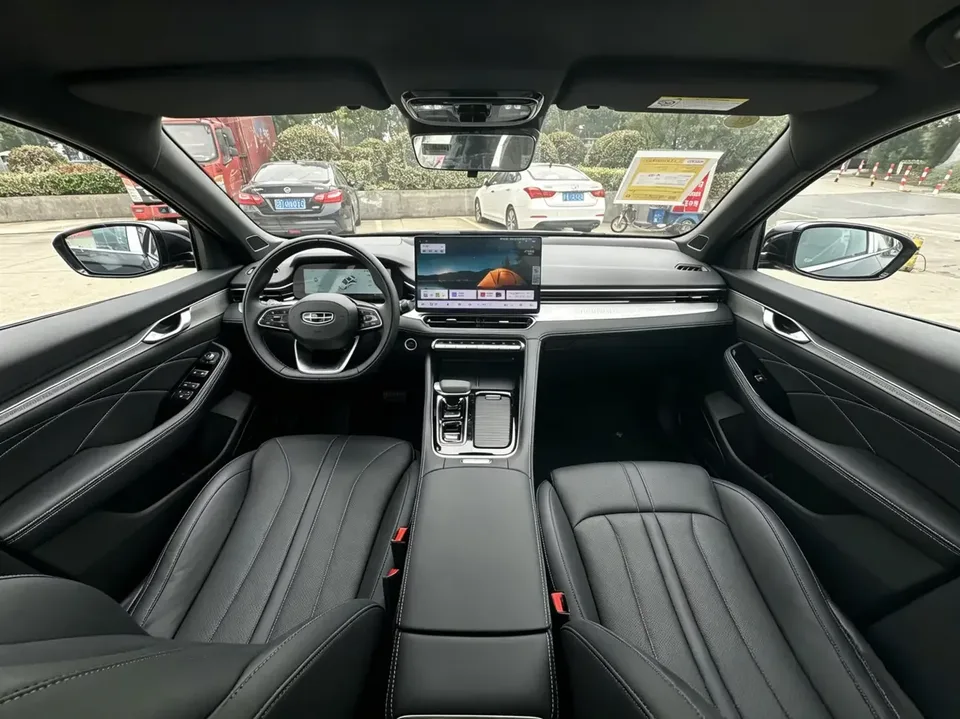 Geely Preface Xing Rui 2025 1.5T Dongfang Yao Jinghong Edition 2026 — thumbnail 3