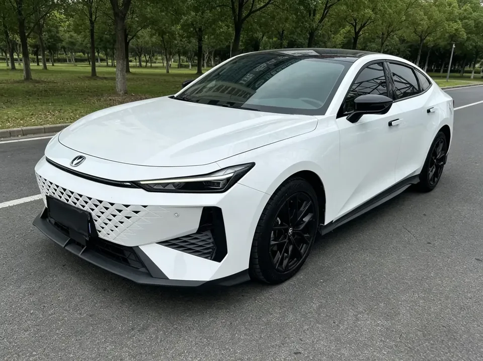 Changan UNI-V Changan UNI-V 2024 1.5T Premium 2024 — photo 1, buy with delivery to Moscow