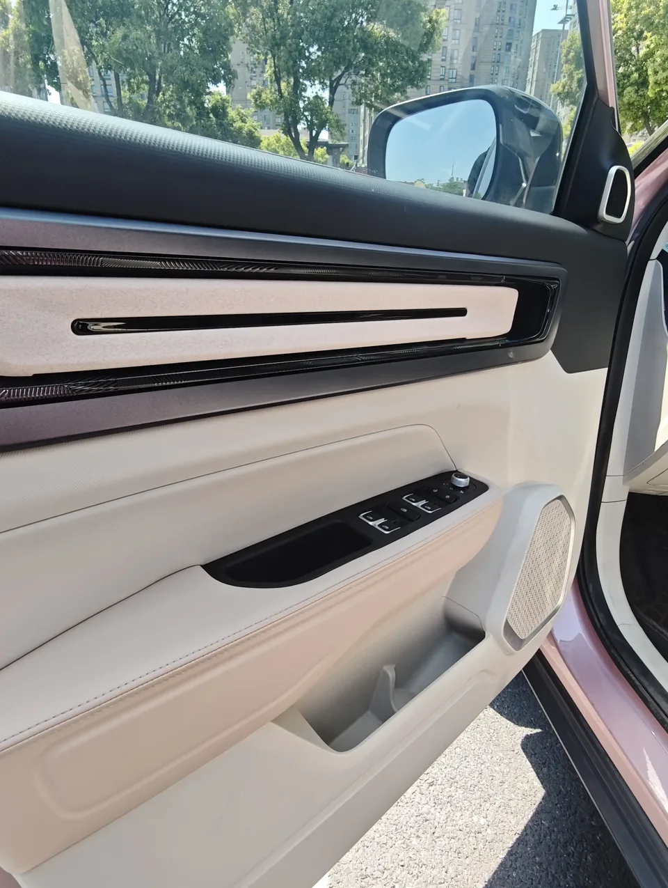 Geely ICON Geely ICON 2023 1.5TD Chocolate Edition 2024 — миниатюра 3
