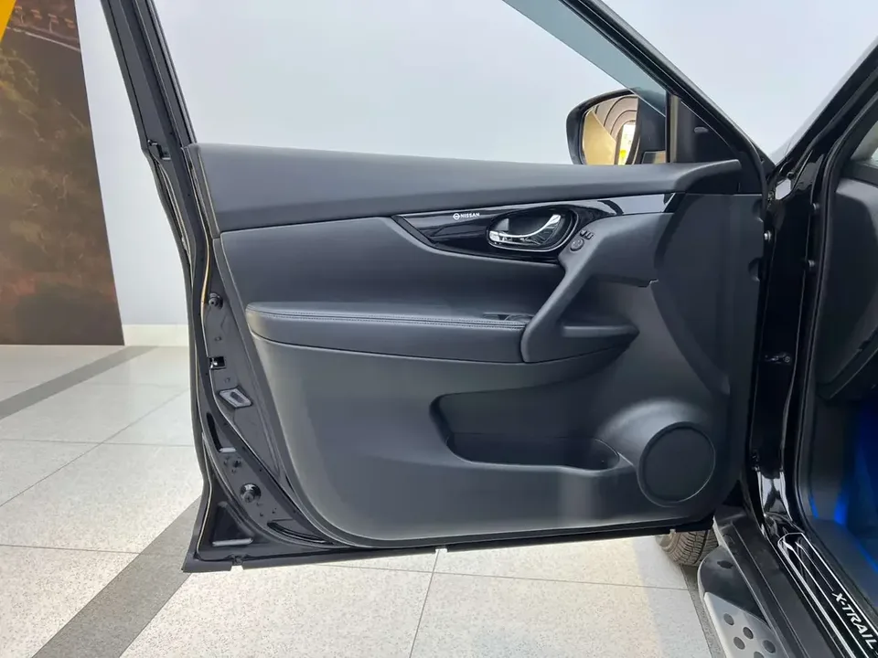 Nissan X-Trail Qijun 2023 Classic Edition 2.0L 2WD Smart Link Premium Edition 2024 — thumbnail 5