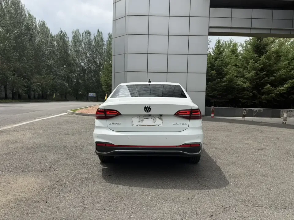 Volkswagen Lavida Lavida 2023 Modified 1.5L Automatic 5 million version 2022 — миниатюра 2