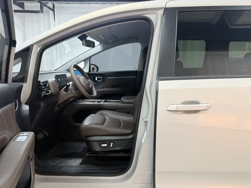 Wuling Starlight 730 EV Starlight 730 EV 2025 500km Luxury 2025 — thumbnail 5