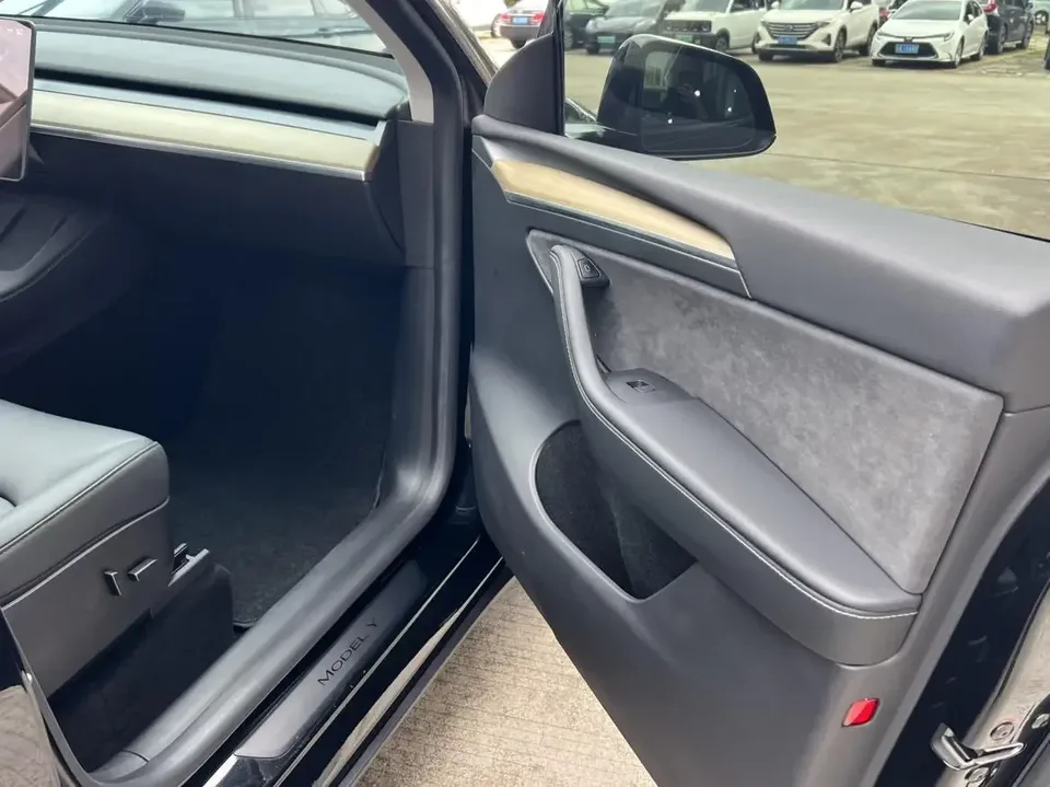 Tesla Model Y Model Y 2022 Rear-wheel drive 2022 — thumbnail 4