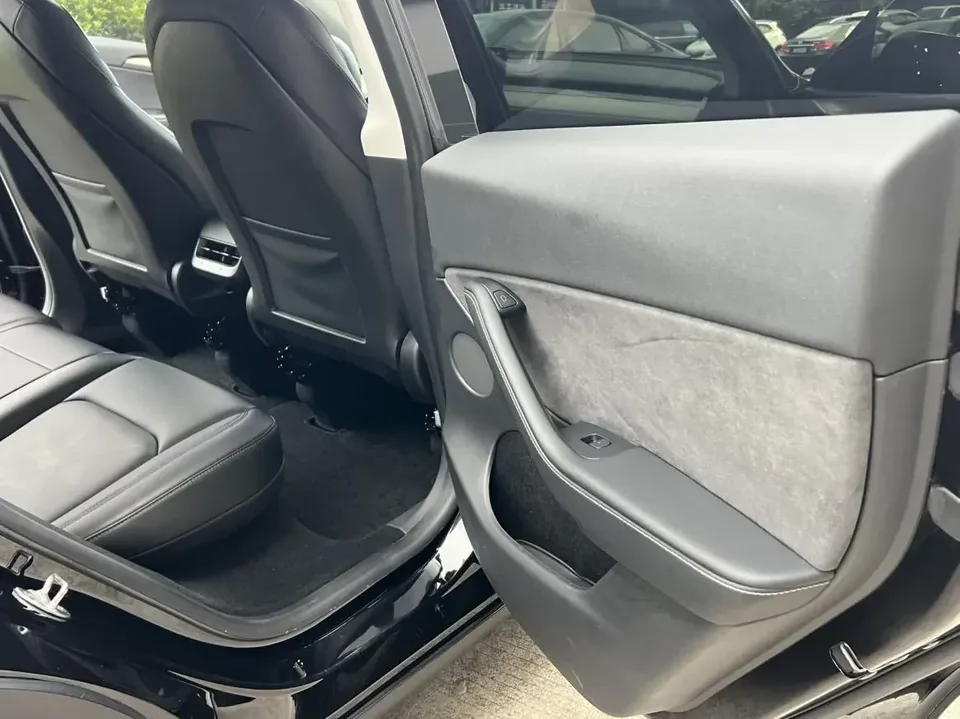 Tesla Model Y Model Y 2022 Rear-wheel drive 2022 — thumbnail 5