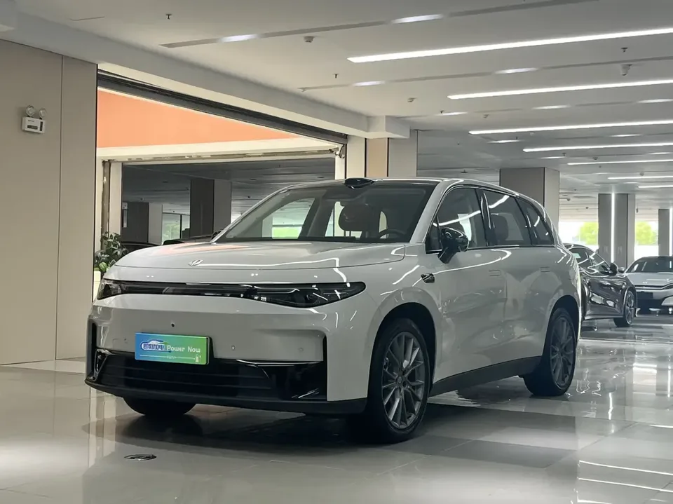 Leapmotor Zero running C10 Zero running C10 2026 Pure electric version 605 LiDAR version 2025 — фото 1, купить с доставкой в Москву