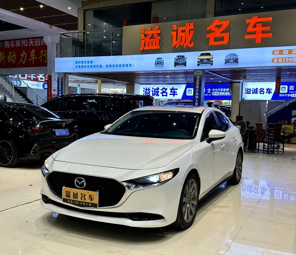 Mazda Axela Mazda3 Angkesela 2022 2.0L Automatic Elegant Edition 2022 — photo 1, buy with delivery to Moscow