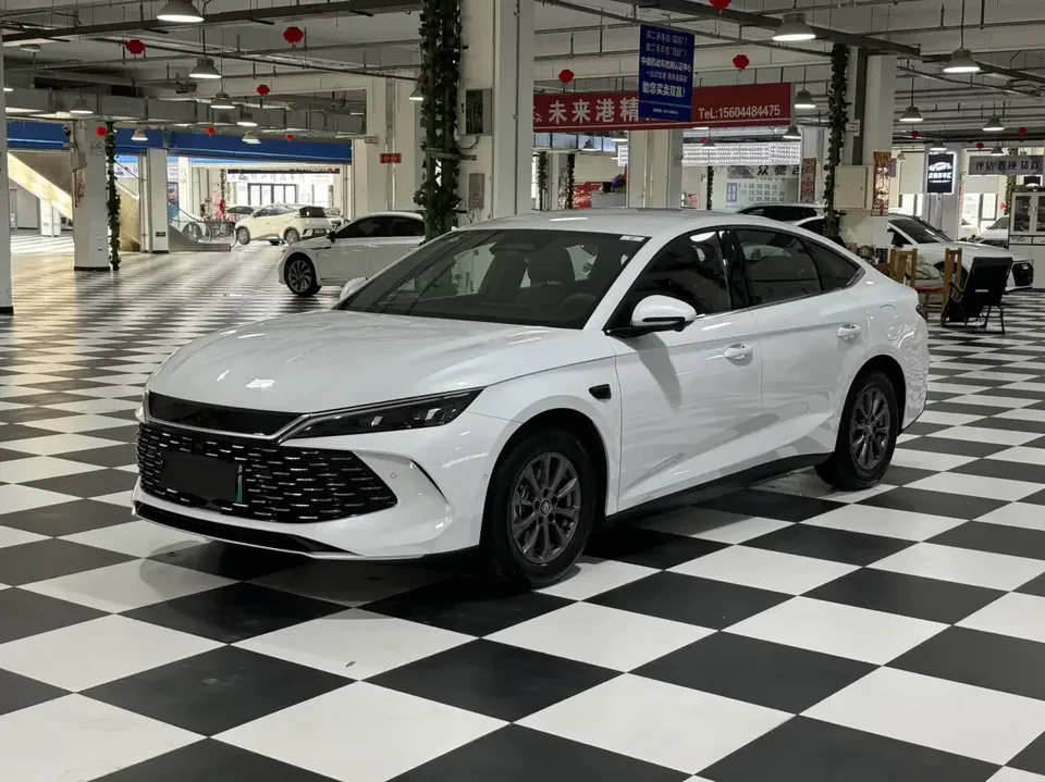 BYD Qin L DM Qin L DM 2025 Intelligent Driving Edition DM-i 80KM Leading Edition 2025 — photo 1, buy with delivery to Moscow