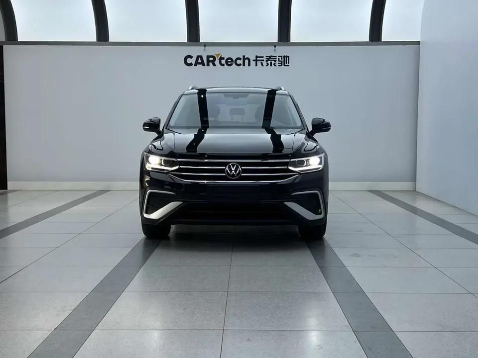 Volkswagen Tiguan L Tiguan L 2023 280TSI Limited Edition 2023 — photo 1, buy with delivery to Moscow