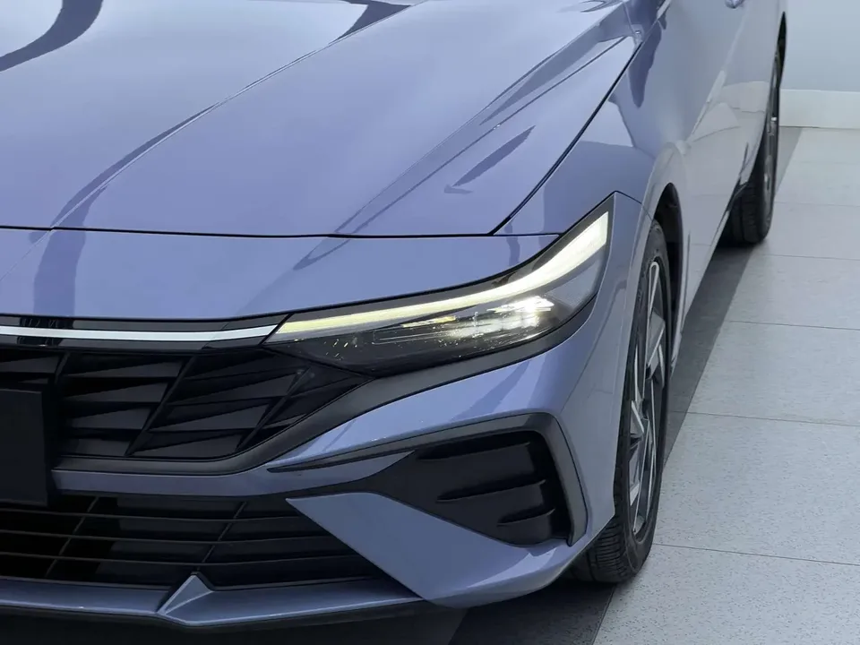 Hyundai Elantra Elantra 2023 1.5L CVT LUX Premium Edition 2024 — thumbnail 2
