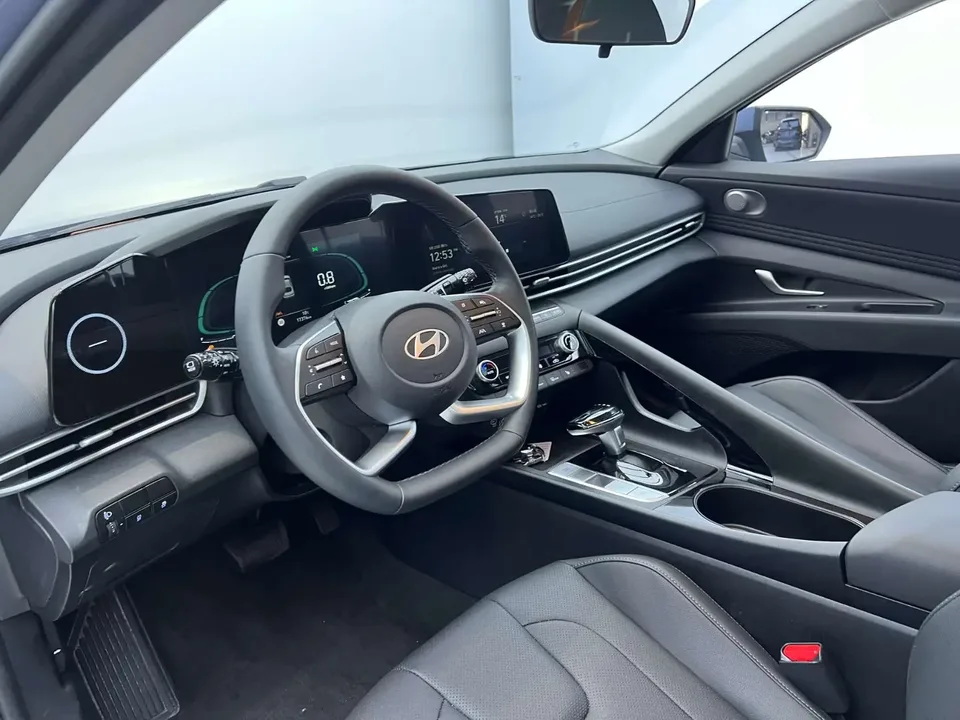 Hyundai Elantra Elantra 2023 1.5L CVT LUX Premium Edition 2024 — thumbnail 4
