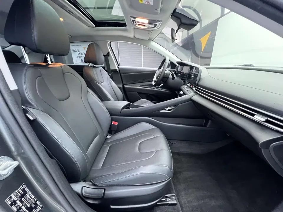 Hyundai Elantra Elantra 2023 1.5L CVT LUX Premium Edition 2024 — thumbnail 4