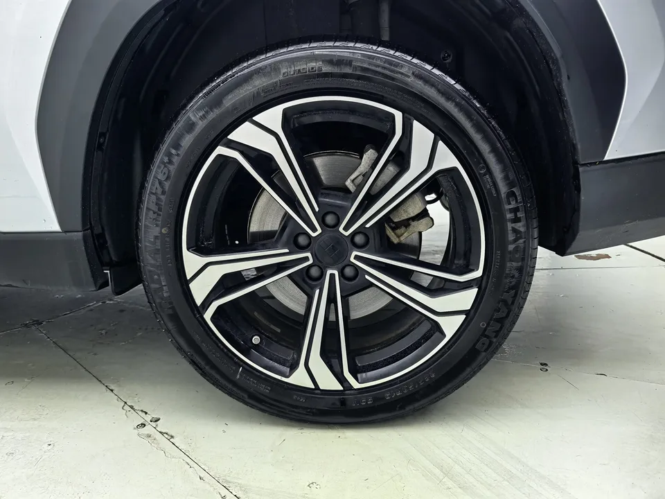 Geely Galaxy L7 Galaxy L7 2024 1.5T DHT 115km PLUS Longteng Edition 2024 — thumbnail 3