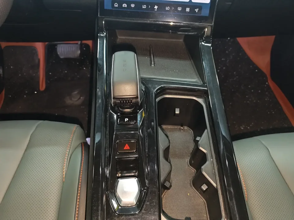 Geely Atlas Boyue 2024 1.5TD Dragon Edition 2024 — thumbnail 4