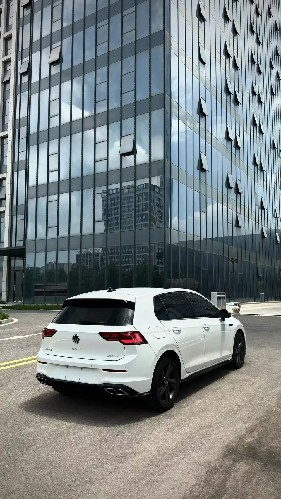 Volkswagen Golf golf 2023 280TSI DSG R-Line Lite 2024 — thumbnail 2